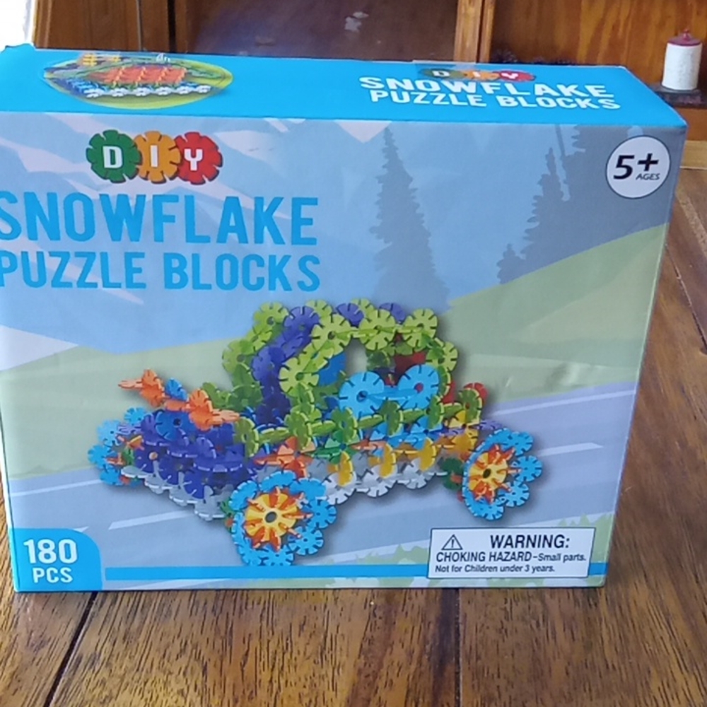 Snowflake puzzle blocks